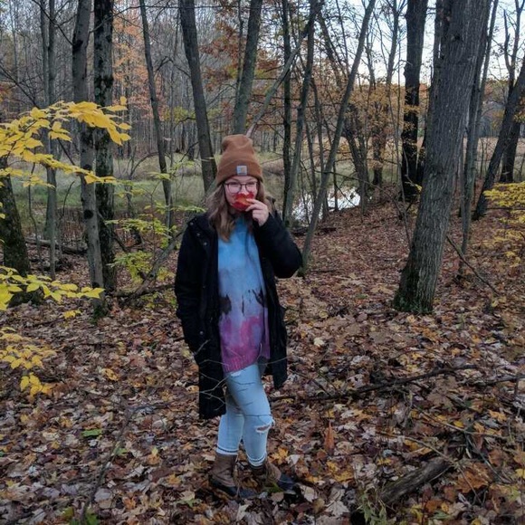 Profile Picture of Mikayla Norris (@mikanorris_) on Poshmark