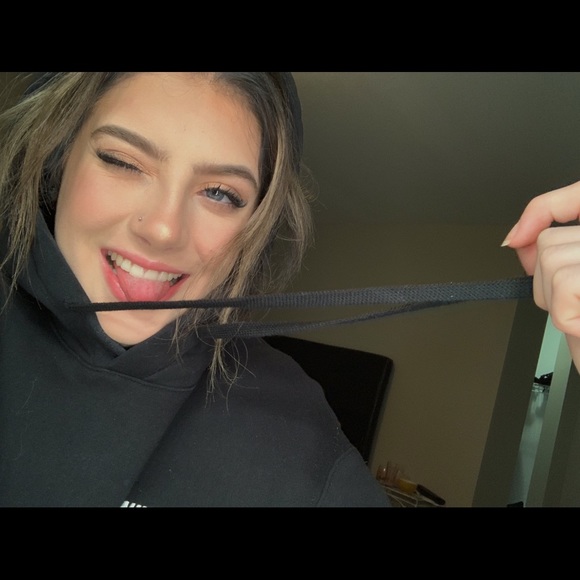 Profile Picture of Jasmine Hurson (@jasminehurson) on Poshmark