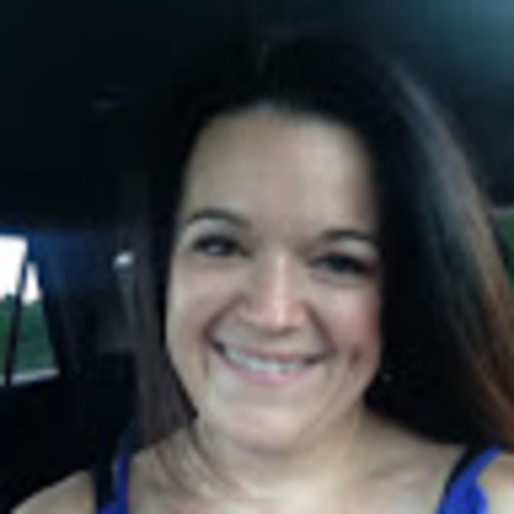 Profile Picture of Angela Gilbert (@angelagilber901) on Poshmark
