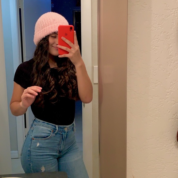 Profile Picture of Alison Jiménez (@sofi_jmnz28) on Poshmark