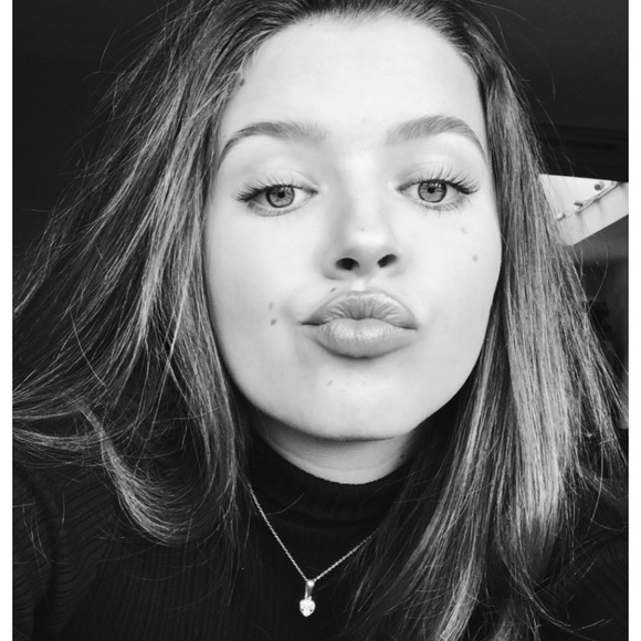 Profile Picture of Ava Ross (@avajross) on Poshmark