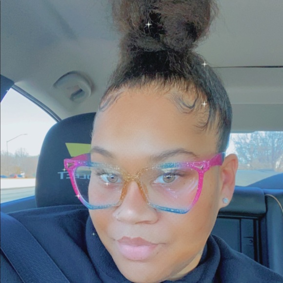 Profile Picture of Donyel Blichard (@dblichard) on Poshmark