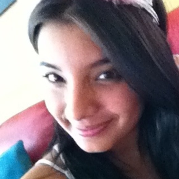 Profile Picture of Lorena Ojeda (@gaby0908) on Poshmark