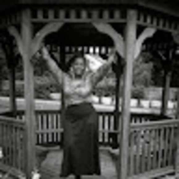 Profile Picture of Julia rachael Andrew (@blessras30) on Poshmark