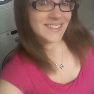 Profile Picture of Robin LeCates (@RockinRobinL89) on Twitter