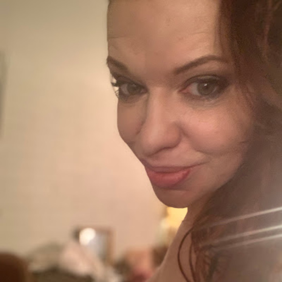 Profile Picture of Christina Ferolie (@christine47f) on Poshmark