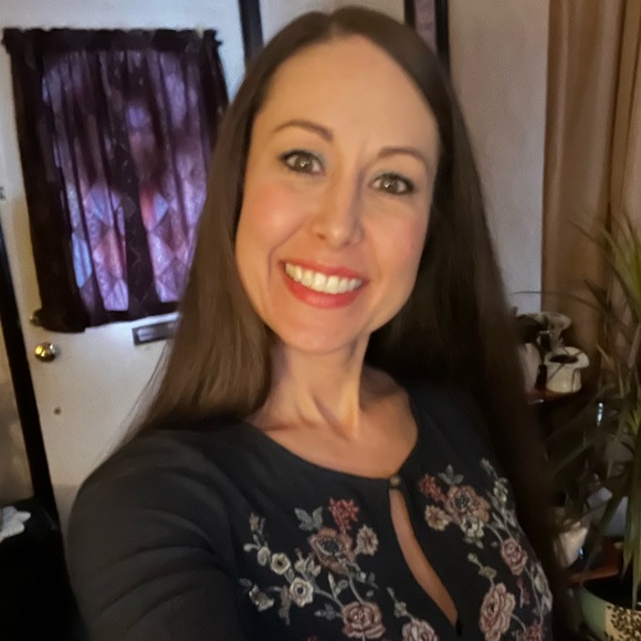 Profile Picture of Colleen Wronski (@wronskicolleen2) on Poshmark