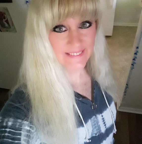 Profile Picture of Robin Randlette (@rohiolady44718) on Poshmark