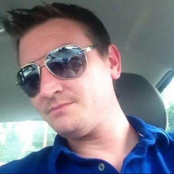 Profile Picture of Eric David (@dericcat224) on Poshmark