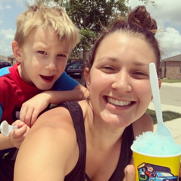 Profile Picture of Kelli Hodge (@k_hodge304) on Poshmark