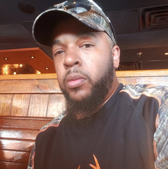 Profile Picture of Corey Holmes (@coreyholmes71) on Poshmark