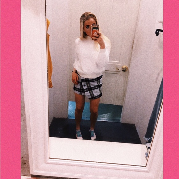 Profile Picture of Hailey Hires (@haileyhires) on Poshmark