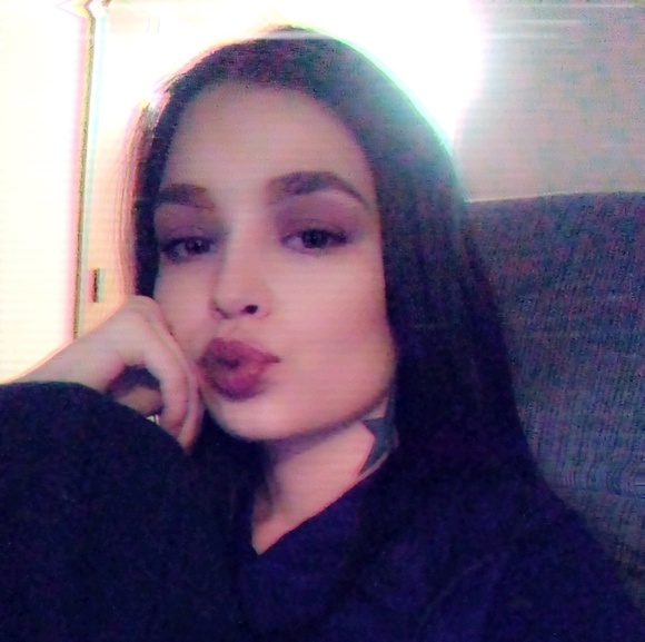 Profile Picture of Alexandra Hecht (@alexhecht5) on Poshmark