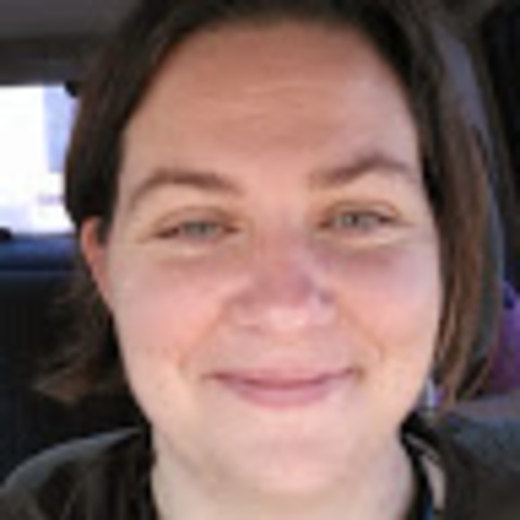 Profile Picture of Amy Charvat (@amyhopper90) on Poshmark