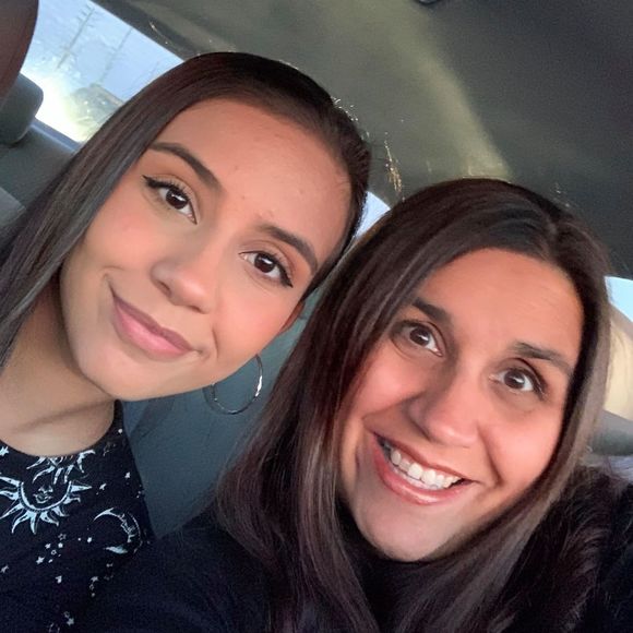 Profile Picture of Monique Sanford (@ijustluvit) on Poshmark