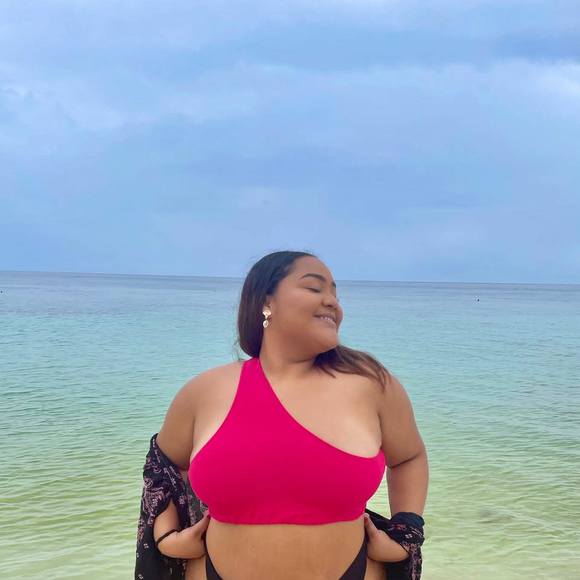 Profile Picture of Asprit Alegría (@aspritalegria16) on Poshmark