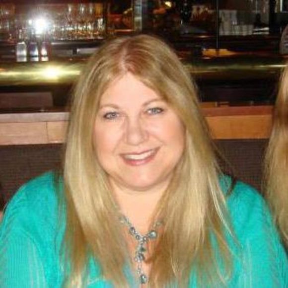 Profile Picture of Shelley Pawlyk (@sdpaw) on Poshmark