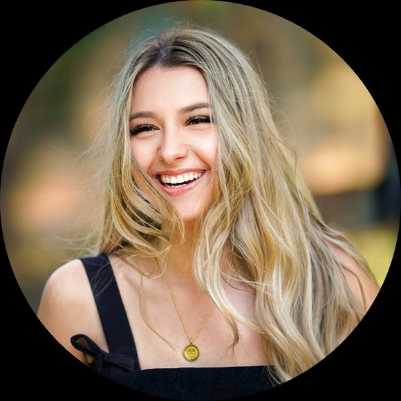 Profile Picture of Lazarena Lazarova (@rxnla_98) on Poshmark