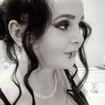Profile Picture of Danielle Fleming (@dani2003elle3) on Twitter