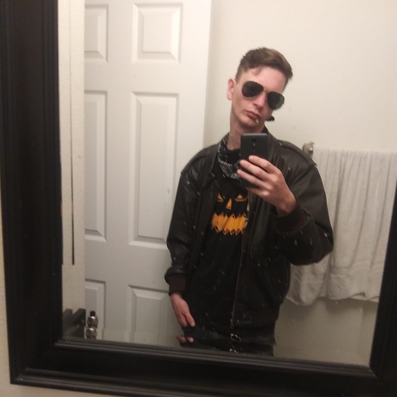 Profile Picture of Jacob Dove (@jacobdove7369) on Poshmark