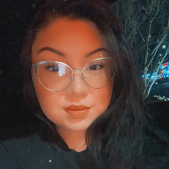 Profile Picture of Daniela Rizo (@danielarizo7) on Poshmark