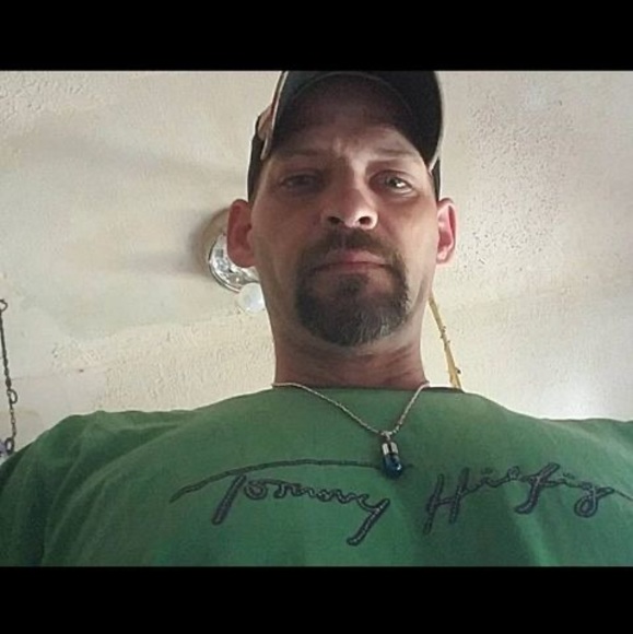 Profile Picture of Gary Pelkey (@budbomb1976) on Poshmark