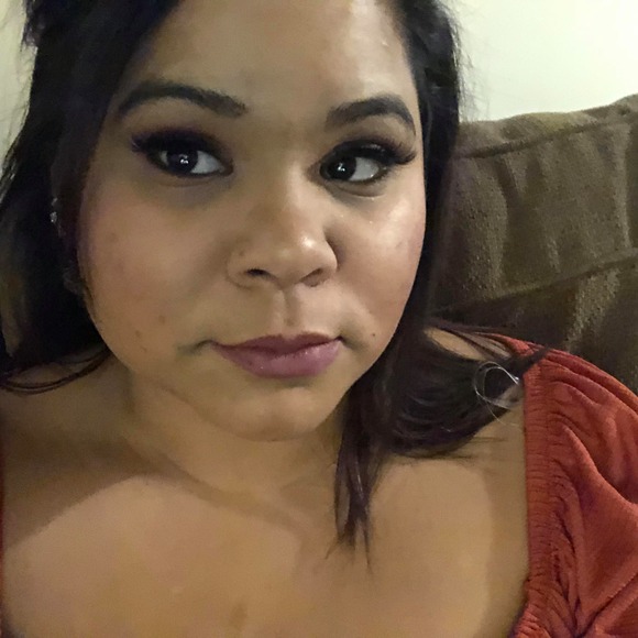 Profile Picture of Ariel Maldonado (@arisoscary) on Poshmark