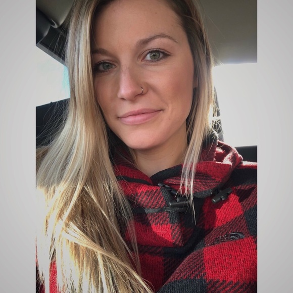 Profile Picture of Adrienne Schultz (@aschultz3316) on Poshmark