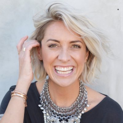 Profile Picture of Am Ko (@@RiawnaCapri) on Twitter