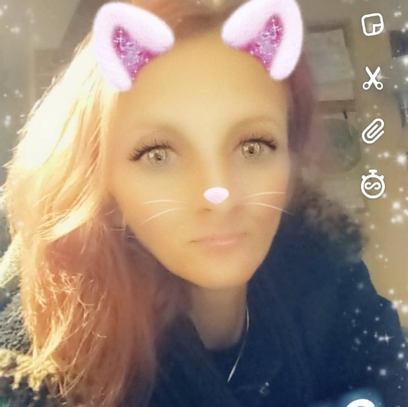 Profile Picture of Heather Barts (@tweety66514) on Poshmark