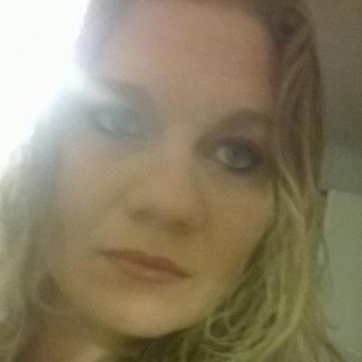 Profile Picture of Elizabeth Clanton (@featherwoodliz) on Twitter
