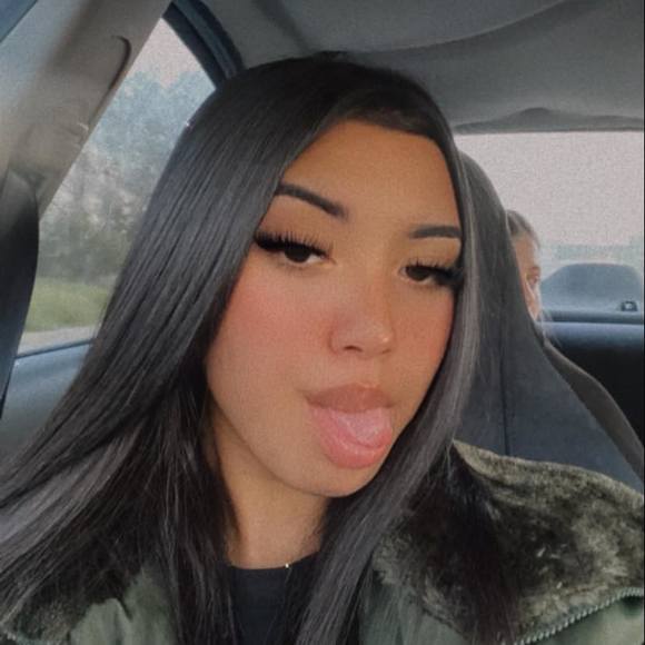 Profile Picture of Sandra Agius (@agiussandra5) on Poshmark