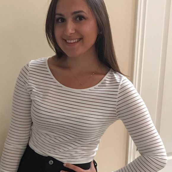 Profile Picture of Michelle Faerman (@michellefaerman) on Poshmark