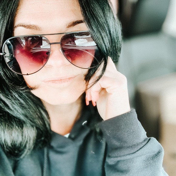 Profile Picture of Vicki Pizzullo (@vickip79) on Poshmark