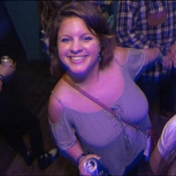 Profile Picture of Kerianne Hausmann (@kerianne_h) on Poshmark