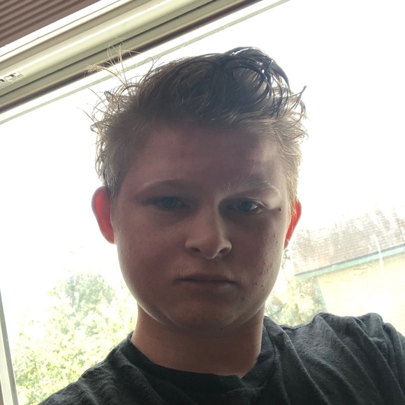 Steven Tolzmann - Poshmark Profile Picture of Steven Tolzmann (@viqxx) on Poshmark