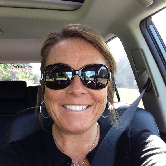 Profile Picture of Shannon Natole (@snatole) on Poshmark