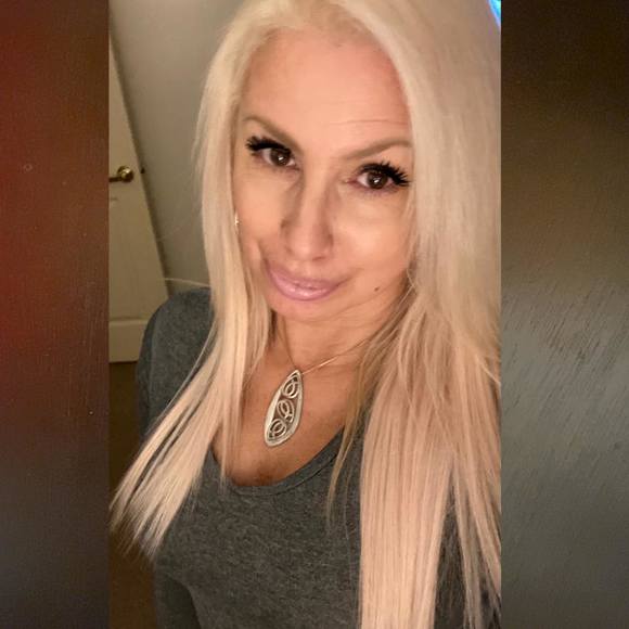 Profile Picture of Stella marie Caiozzo (@stellasstuff) on Poshmark