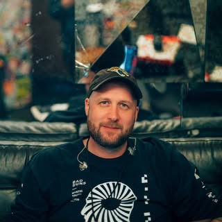 Profile Picture of John Shannon (@johnnyliar) on Instagram