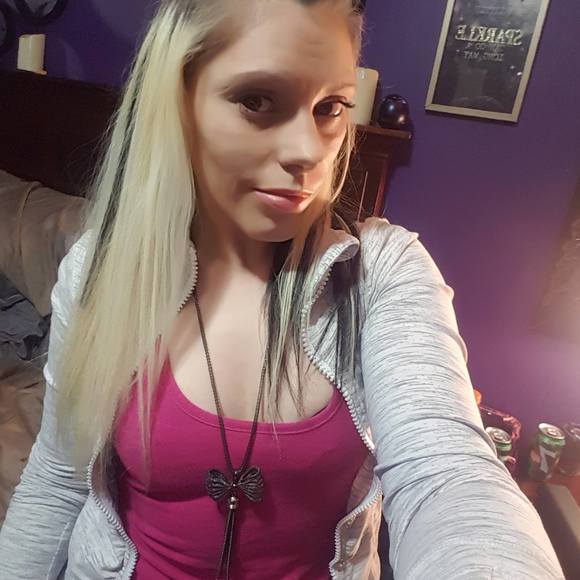 Profile Picture of Krista Strobbe (@kristastrobbe) on Poshmark