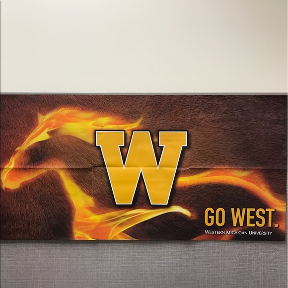 Profile Picture of Tomas Yi (@tjy808) on Poshmark