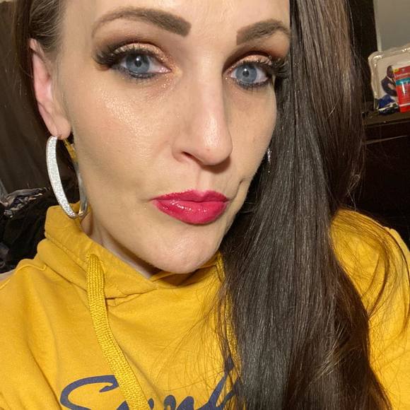 Teckla Cartwright - Poshmark Profile Picture of Teckla Cartwright (@tecklac) on Poshmark