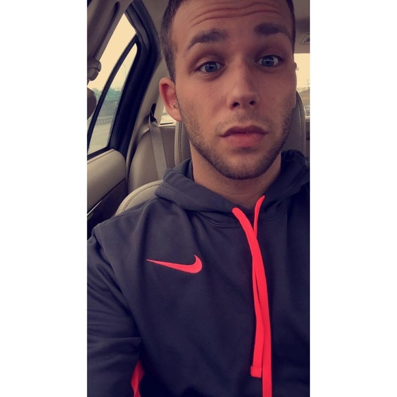 Profile Picture of Stephen Mcdermott (@samcdermott14) on Poshmark