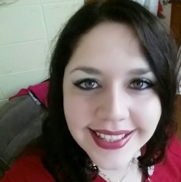 Profile Picture of Beth Wiley (@mekirby23) on Poshmark