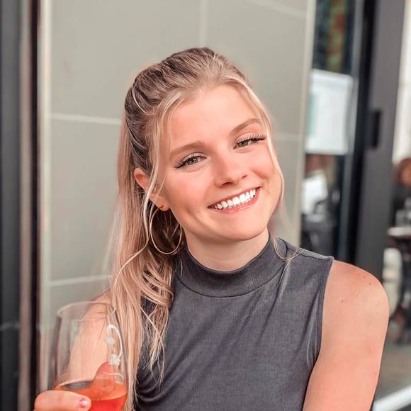 Profile Picture of Claire Harrison (@claireemarieee) on Poshmark