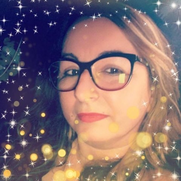Profile Picture of Antonia Tsatsaklas (@niazoe) on Poshmark