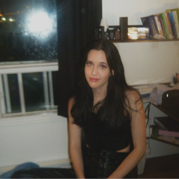Profile Picture of Mandy Lauzon (@mandylauzon) on Poshmark