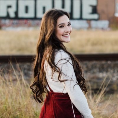 Profile Picture of Natalie (@NattShirley) on Twitter