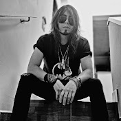 Profile Picture of John Vega (@johnvegamusic) on Youtube