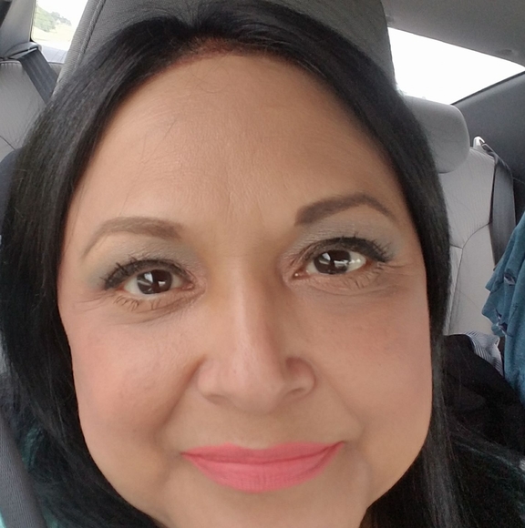 Profile Picture of Virgie Tschirhart (@fruitofurlabor) on Poshmark